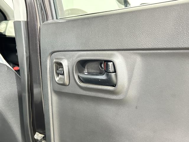 アルト Ｌ　レーダーＢＳ　横滑り防止　シートヒーター　ＥＴＣ　Ａストップ　メモリーナビ　フルセグＴＶ　Ｂｌｕｅｔｏｏｔｈ　ＵＳＢ　ＤＶＤ　社外１３インチＡＷ　キーレス　エアコン　パワステ　パワーウィンドウ　ＡＢＳ（27枚目）