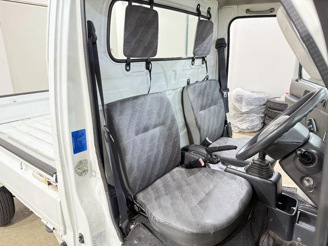 キャリイトラック ＫＣエアコン・パワステ　５速ＭＴ　４ＷＤ　三方開　エアコン　パワーステアリング　ヘッドライトレベライザー　保証付き　室内清掃済み（22枚目）
