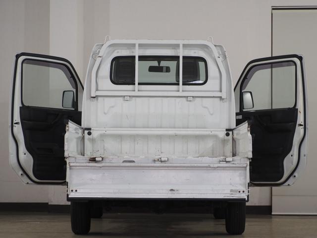 キャリイトラック ＫＣエアコン・パワステ　５速ＭＴ　４ＷＤ　三方開　エアコン　パワーステアリング　ヘッドライトレベライザー　保証付き　室内清掃済み（30枚目）