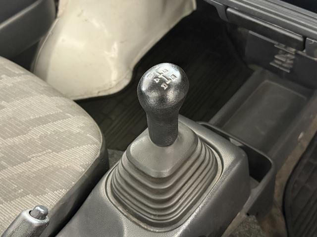 キャリイトラック ＫＣエアコン・パワステ　５速ＭＴ　４ＷＤ　三方開　エアコン　パワーステアリング　ヘッドライトレベライザー　保証付き　室内清掃済み（57枚目）