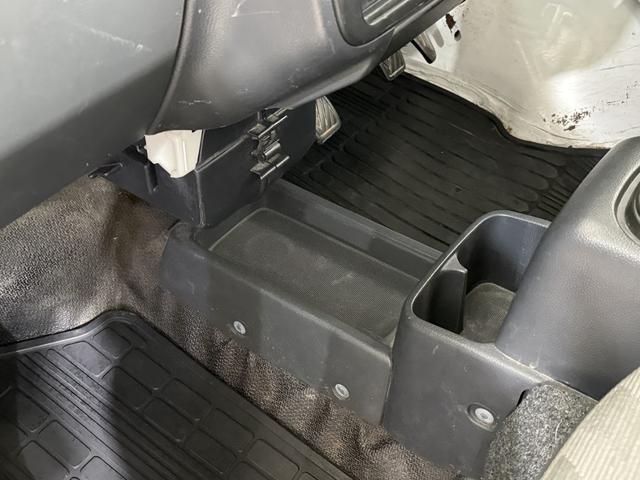 キャリイトラック ＫＣエアコン・パワステ　５速ＭＴ　４ＷＤ　三方開　エアコン　パワーステアリング　ヘッドライトレベライザー　保証付き　室内清掃済み（60枚目）