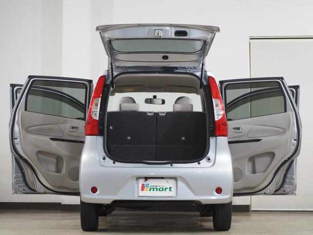 点検や修理でお越しの際はゆっくりくつろぎながらお待ちいただけるように、大きなソファ席もご用意しております♪テレビを見ながらのんびりお待ちください（＾ω＾）