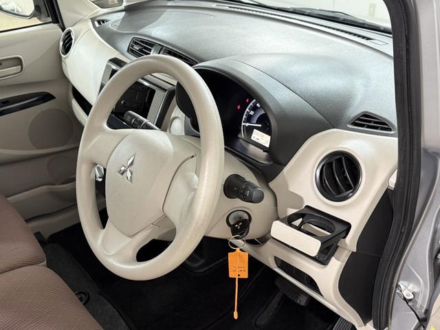 圧迫感の少ない車内空間を実現し、足元も窮屈にならないような作りとなっています。