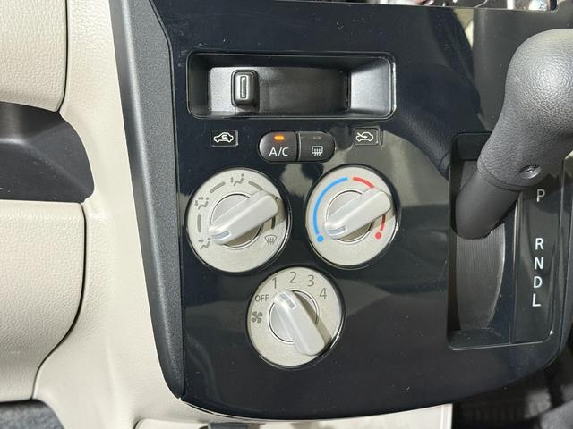 軽自動車は法的に乗車定員は４人と定められています。