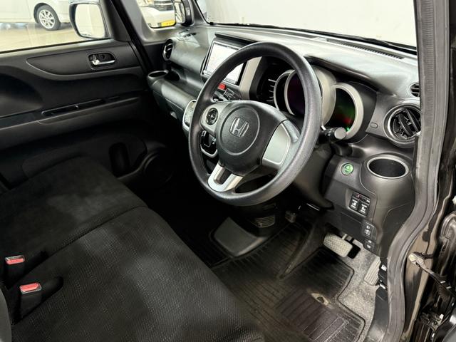 Ｎ－ＢＯＸ Ｇ　ＳＳパッケージ　Ｂカメラ　ＥＴＣ　両側ＰＳＤ　ナビＴＶ　ＣＤ　ＣＴＢＡ　ＥＳＣ　Ｐスタート　Ａストップ　ステリモ　ＡＡＣ　スマートキー　ウィンカー付電格ミラー　リアシートスライド＋シートバックテーブル　Ｒサンシェード（24枚目）