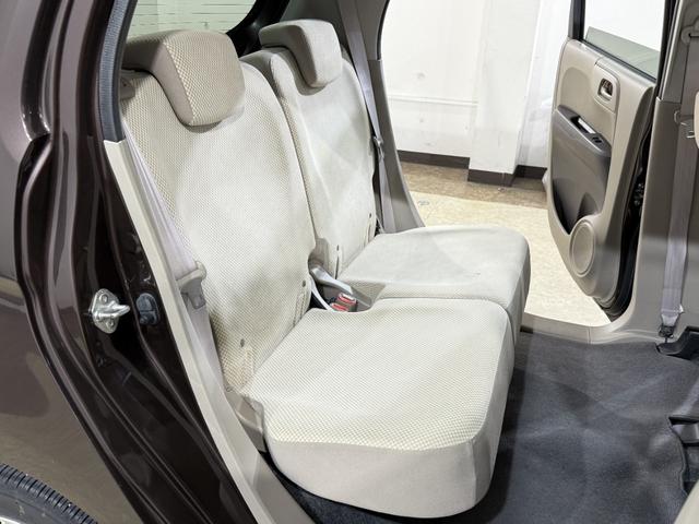 点検や修理でお越しの際はゆっくりくつろぎながらお待ちいただけるように、大きなソファ席もご用意しております♪テレビを見ながらのんびりお待ちください（＾ω＾）