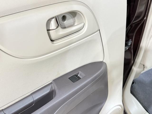 圧迫感の少ない車内空間を実現し、足元も窮屈にならないような作りとなっています。