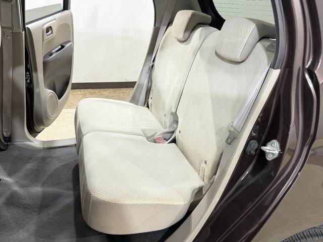 車体が小さいため、小回りが利きます。狭い道を通るときや対向車ともすれ違いやすく、狭い駐車場でも駐車しやすくなっています。