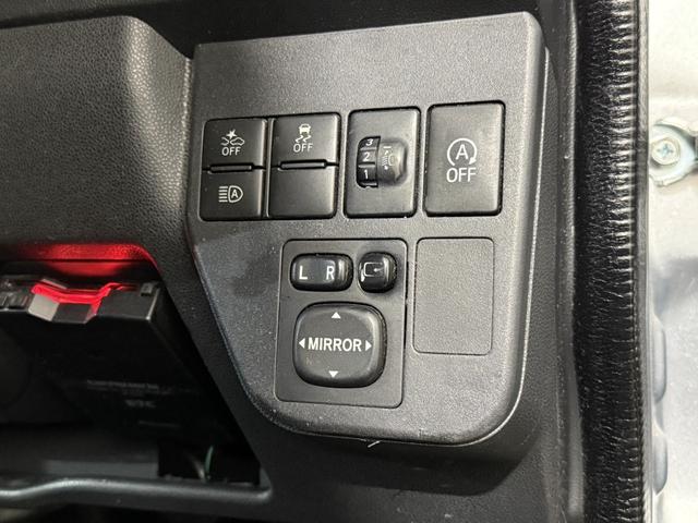 ハイゼットカーゴ クルーズＳＡＩＩＩ　ハイルーフ　ＥＴＣ　コーナーセンサー　ナビＴＶ　衝突被害軽減Ｂ　ＥＳＣ　オートハイビーム　アイドリングＳ　電格ミラー　キーレス　レベライザー　エアコン　パワステ　パワーウィンドウ　ＡＢＳ　Ｗエアバッグ（8枚目）