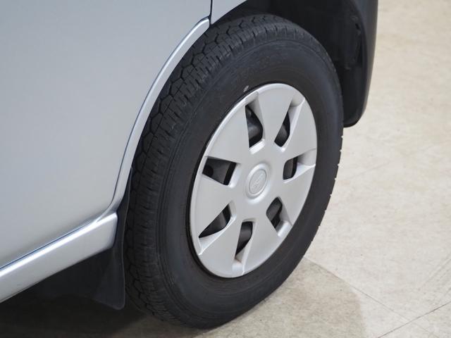 ハイゼットカーゴ クルーズＳＡＩＩＩ　ハイルーフ　ＥＴＣ　コーナーセンサー　ナビＴＶ　衝突被害軽減Ｂ　ＥＳＣ　オートハイビーム　アイドリングＳ　電格ミラー　キーレス　レベライザー　エアコン　パワステ　パワーウィンドウ　ＡＢＳ　Ｗエアバッグ（14枚目）