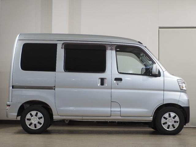 ハイゼットカーゴ クルーズＳＡＩＩＩ　ハイルーフ　ＥＴＣ　コーナーセンサー　ナビＴＶ　衝突被害軽減Ｂ　ＥＳＣ　オートハイビーム　アイドリングＳ　電格ミラー　キーレス　レベライザー　エアコン　パワステ　パワーウィンドウ　ＡＢＳ　Ｗエアバッグ（17枚目）