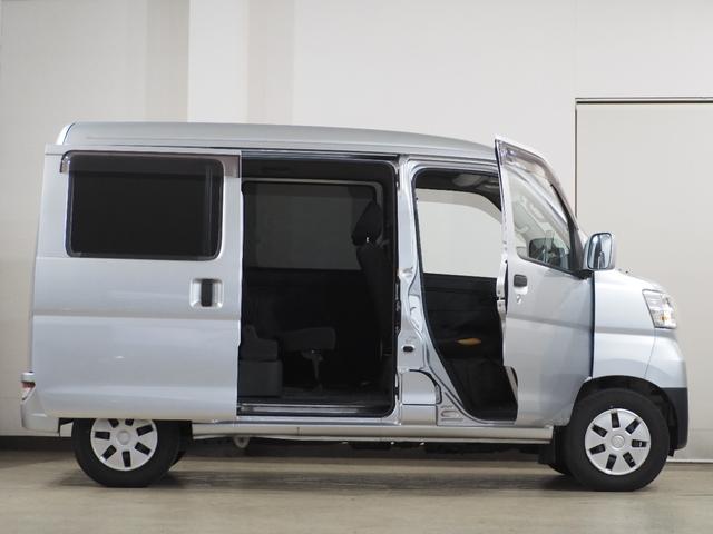 ハイゼットカーゴ クルーズＳＡＩＩＩ　ハイルーフ　ＥＴＣ　コーナーセンサー　ナビＴＶ　衝突被害軽減Ｂ　ＥＳＣ　オートハイビーム　アイドリングＳ　電格ミラー　キーレス　レベライザー　エアコン　パワステ　パワーウィンドウ　ＡＢＳ　Ｗエアバッグ（18枚目）