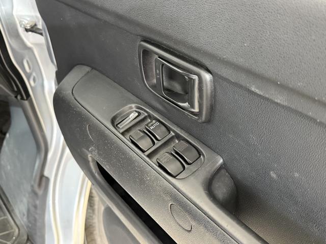 ハイゼットカーゴ クルーズＳＡＩＩＩ　ハイルーフ　ＥＴＣ　コーナーセンサー　ナビＴＶ　衝突被害軽減Ｂ　ＥＳＣ　オートハイビーム　アイドリングＳ　電格ミラー　キーレス　レベライザー　エアコン　パワステ　パワーウィンドウ　ＡＢＳ　Ｗエアバッグ（20枚目）