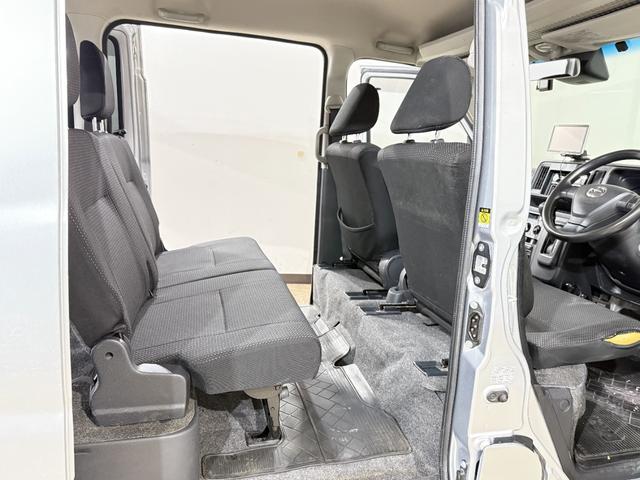 ハイゼットカーゴ クルーズＳＡＩＩＩ　ハイルーフ　ＥＴＣ　コーナーセンサー　ナビＴＶ　衝突被害軽減Ｂ　ＥＳＣ　オートハイビーム　アイドリングＳ　電格ミラー　キーレス　レベライザー　エアコン　パワステ　パワーウィンドウ　ＡＢＳ　Ｗエアバッグ（24枚目）