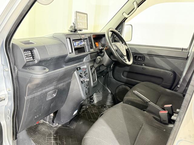 ハイゼットカーゴ クルーズＳＡＩＩＩ　ハイルーフ　ＥＴＣ　コーナーセンサー　ナビＴＶ　衝突被害軽減Ｂ　ＥＳＣ　オートハイビーム　アイドリングＳ　電格ミラー　キーレス　レベライザー　エアコン　パワステ　パワーウィンドウ　ＡＢＳ　Ｗエアバッグ（45枚目）