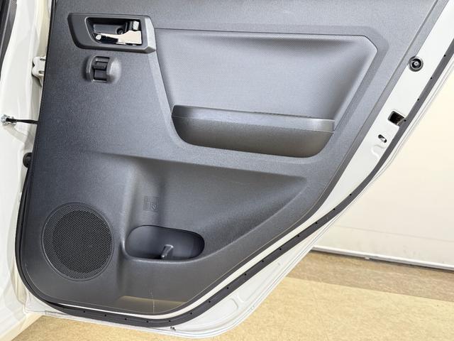 点検や修理でお越しの際はゆっくりくつろぎながらお待ちいただけるように、大きなソファ席もご用意しております♪テレビを見ながらのんびりお待ちください（＾ω＾）