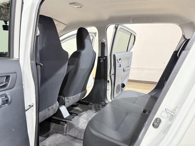 圧迫感の少ない車内空間を実現し、足元も窮屈にならないような作りとなっています。