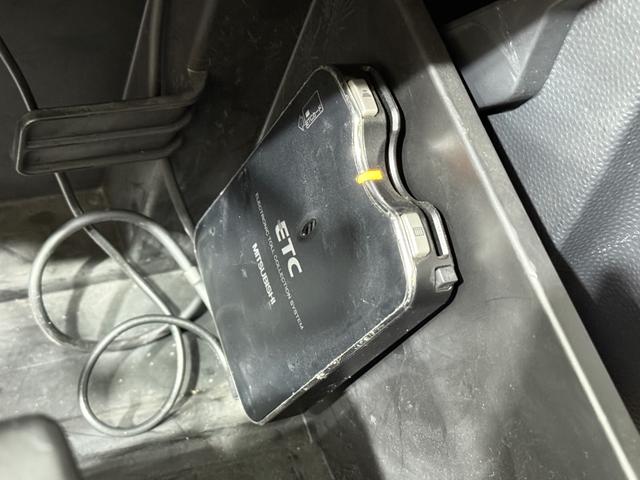 アルトラパン Ｘ　ＥＴＣ　Ｐスタート　純正１４インチＡＷ　スマートキー　スペアキー付　ウィンカー付電格ミラー　レベライザー　純正オーディオ　ＣＤ　ベンチシート　フルフラット　エアコン　パワステ　パワーウィンドウ　ＡＢＳ（9枚目）