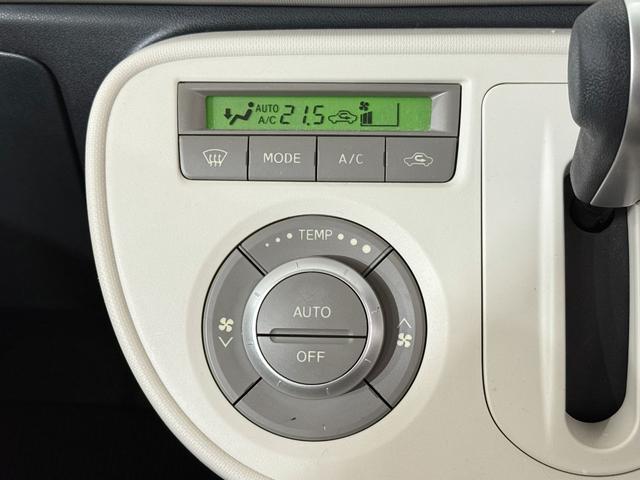 ミラココア ココアプラスＸ　ルーフレール　フォグランプ　アイドリングストップ　オートエアコン　スマートキー　ウィンカー付電動格納ミラー　ヘッドライトレベライザー　純正オーディオ　ＣＤ　ＡＵＸ　ベンチシート　運転席シートリフター（9枚目）