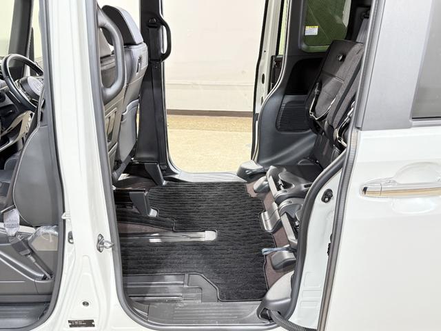 N-BOXカスタム G・EXターボホンダセンシング Bカメラ ETC シートH 両PSD ACC フルセグナビ BT DVD LEDオートライト/フォグ Pスタ パドルシフト ステリモ 純正15AW 助手席スーパースライド ハーフレザー Rサンシェード(52枚目)