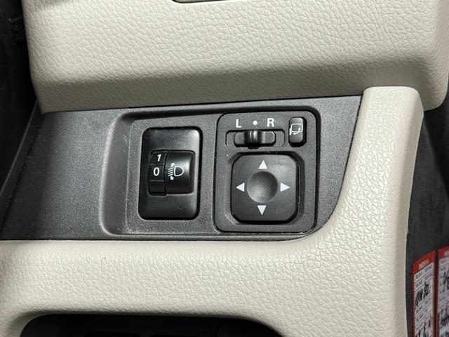 デイズ Ｊ　電動格納ミラー　キーレス　純正オーディオ　ＣＤ　ＡＵＸ　ＦＭ／ＡＭラジオ　ヘッドライトレベライザー　ベンチシート　エアコン　パワーステアリング　パワーウィンドウ　ＡＢＳ　運転席・助手席エアバッグ（8枚目）