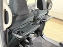 圧迫感の少ない車内空間を実現し、足元も窮屈にならないような作りとなっています。