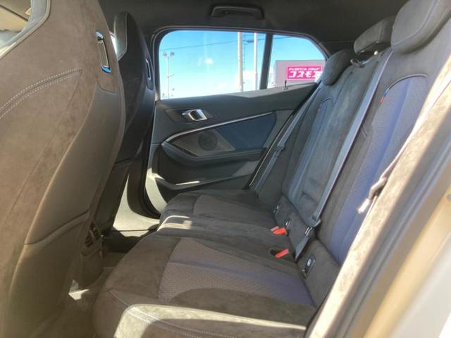 4WD M135i xDrive 純正 メモリーナビ/衝突安全装置/ヘッドランプ LED/ETC/ABS/クルーズコントロール/バックモニター/エアバッグ 運転席/エアバッグ 助手席/衝突安全ボディ 衝突被害軽減システム バックカメラ(6枚目)