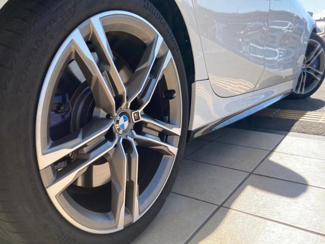 4WD M135i xDrive 純正 メモリーナビ/衝突安全装置/ヘッドランプ LED/ETC/ABS/クルーズコントロール/バックモニター/エアバッグ 運転席/エアバッグ 助手席/衝突安全ボディ 衝突被害軽減システム バックカメラ(18枚目)