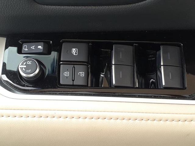 ランドクルーザー ４ＷＤ　ＺＸ　サンルーフ／エアロ／ＪＢＬ／保証書／純正　ＳＤナビ／フリップダウンモニター／衝突安全装置／シートヒーター／全方位モニター／車線逸脱防止支援システム／シート　フルレザー／電動バックドア　革シート　４ＷＤ（32枚目）