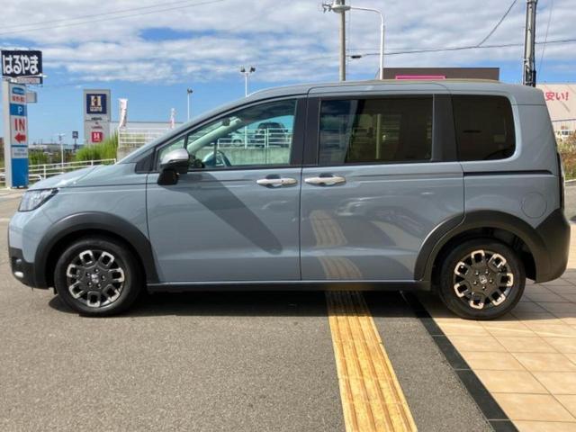 フリード eHEVクロスター 両側電動スライドドア/シートヒーター/車線逸脱防止支援システム/ヘッドランプ LED/EBD付ABS/横滑り防止装置/アイドリングストップ/クルーズコントロール/ルーフレール/エアバッグ 運転席(2枚目)