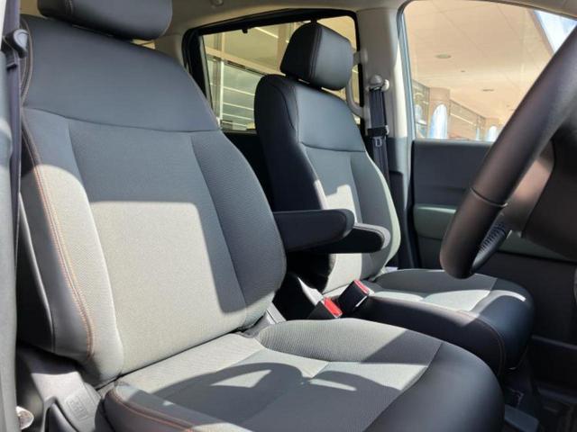 フリード eHEVクロスター 両側電動スライドドア/シートヒーター/車線逸脱防止支援システム/ヘッドランプ LED/EBD付ABS/横滑り防止装置/アイドリングストップ/クルーズコントロール/ルーフレール/エアバッグ 運転席(4枚目)