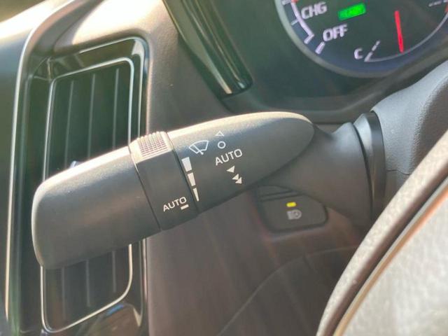 クラウンハイブリッド S Cパッケージ 純正エアロ/保証書/純正 8インチ SDナビ/衝突安全装置/シートヒーター/車線逸脱防止支援システム/シート フルレザー/ヘッドランプ LED/Bluetooth接続/ETC2.0/EBD付ABS(16枚目)