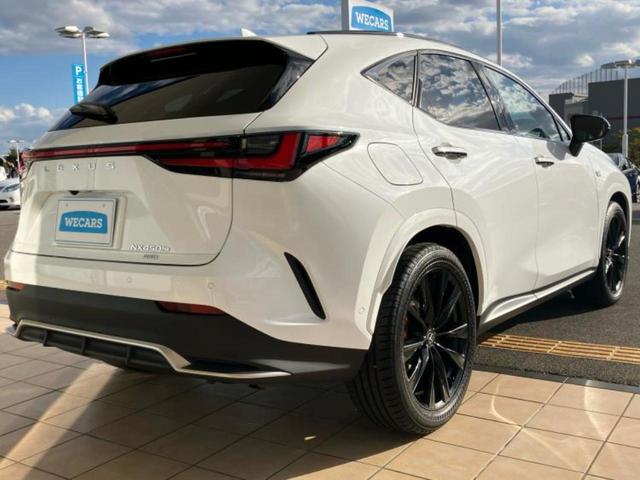 NX 4WD NX450hプラスFスポーツ パノラマルーフ/保証書/ディスプレイオーディオ+ナビ14インチ/デジタルインナーミラー/衝突安全装置/シートヒーター/パノラミックビューモニター/車線逸脱防止支援システム/シート フルレザー 革シート(3枚目)