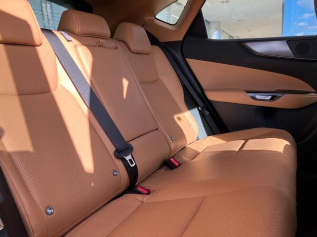 NX 4WD NX450hプラスFスポーツ パノラマルーフ/保証書/ディスプレイオーディオ+ナビ14インチ/デジタルインナーミラー/衝突安全装置/シートヒーター/パノラミックビューモニター/車線逸脱防止支援システム/シート フルレザー 革シート(5枚目)