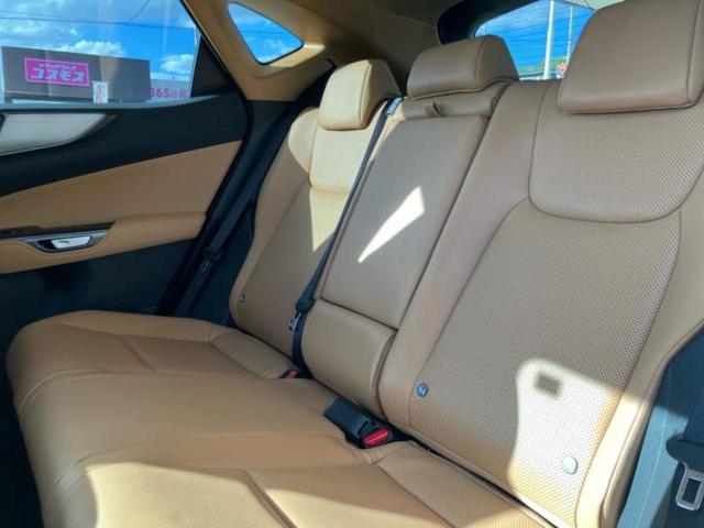 NX 4WD NX450hプラスFスポーツ パノラマルーフ/保証書/ディスプレイオーディオ+ナビ14インチ/デジタルインナーミラー/衝突安全装置/シートヒーター/パノラミックビューモニター/車線逸脱防止支援システム/シート フルレザー 革シート(8枚目)