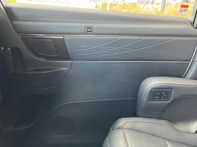 アルファードハイブリッド ハイブリッドZ 新品タイヤ/サンルーフ/保証書/純正 SDナビ/フリップダウンモニター/デジタルインナーミラー/衝突安全装置/両側電動スライドドア/シートヒーター/全方位モニター/車線逸脱防止支援システム 革シート(23枚目)