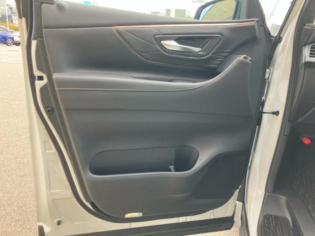 アルファードハイブリッド ハイブリッドZ 新品タイヤ/サンルーフ/保証書/純正 SDナビ/フリップダウンモニター/デジタルインナーミラー/衝突安全装置/両側電動スライドドア/シートヒーター/全方位モニター/車線逸脱防止支援システム 革シート(24枚目)