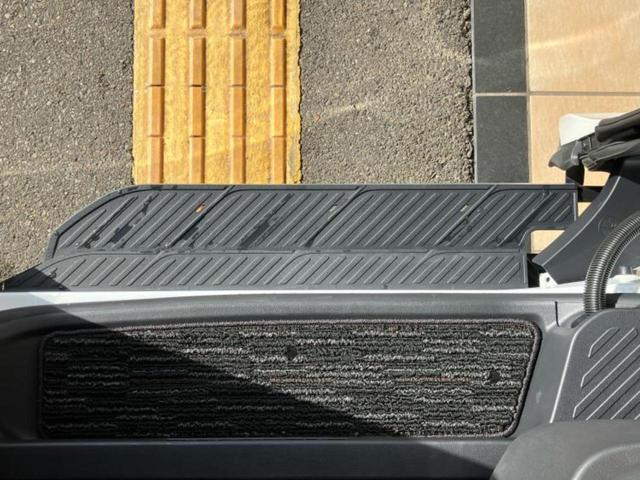 アルファードハイブリッド ハイブリッドZ 新品タイヤ/サンルーフ/保証書/純正 SDナビ/フリップダウンモニター/デジタルインナーミラー/衝突安全装置/両側電動スライドドア/シートヒーター/全方位モニター/車線逸脱防止支援システム 革シート(55枚目)