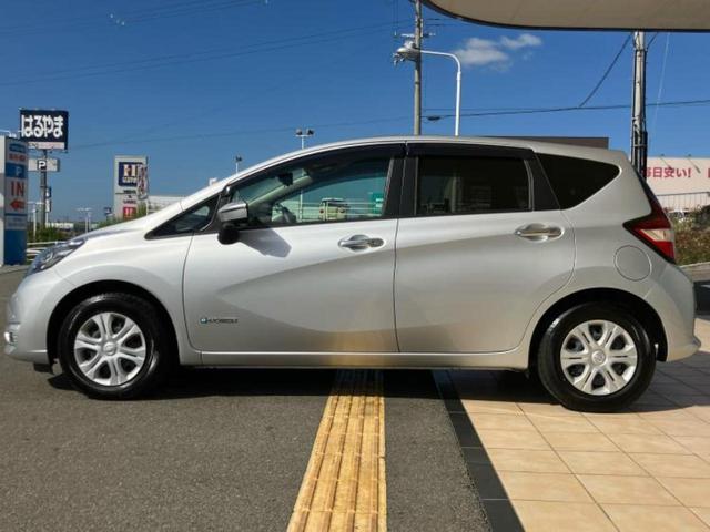 ノート ｅパワーＢ　衝突安全装置／車線逸脱防止支援システム／ＥＢＤ付ＡＢＳ／横滑り防止装置／アイドリングストップ／エアバッグ　運転席／エアバッグ　助手席／アルミホイール／パワーウインドウ／キーレスエントリー　盗難防止装置（2枚目）