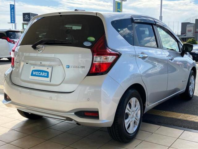 ノート ｅパワーＢ　衝突安全装置／車線逸脱防止支援システム／ＥＢＤ付ＡＢＳ／横滑り防止装置／アイドリングストップ／エアバッグ　運転席／エアバッグ　助手席／アルミホイール／パワーウインドウ／キーレスエントリー　盗難防止装置（3枚目）