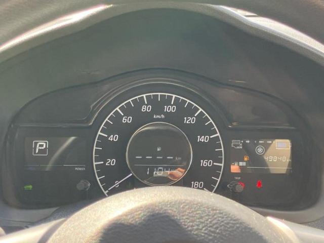 ノート ｅパワーＢ　衝突安全装置／車線逸脱防止支援システム／ＥＢＤ付ＡＢＳ／横滑り防止装置／アイドリングストップ／エアバッグ　運転席／エアバッグ　助手席／アルミホイール／パワーウインドウ／キーレスエントリー　盗難防止装置（11枚目）
