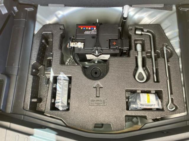 ノート ｅパワーＢ　衝突安全装置／車線逸脱防止支援システム／ＥＢＤ付ＡＢＳ／横滑り防止装置／アイドリングストップ／エアバッグ　運転席／エアバッグ　助手席／アルミホイール／パワーウインドウ／キーレスエントリー　盗難防止装置（27枚目）