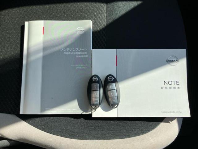 ノート ｅパワーＢ　衝突安全装置／車線逸脱防止支援システム／ＥＢＤ付ＡＢＳ／横滑り防止装置／アイドリングストップ／エアバッグ　運転席／エアバッグ　助手席／アルミホイール／パワーウインドウ／キーレスエントリー　盗難防止装置（32枚目）