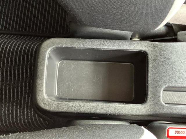 ノート ｅパワーＢ　衝突安全装置／車線逸脱防止支援システム／ＥＢＤ付ＡＢＳ／横滑り防止装置／アイドリングストップ／エアバッグ　運転席／エアバッグ　助手席／アルミホイール／パワーウインドウ／キーレスエントリー　盗難防止装置（43枚目）