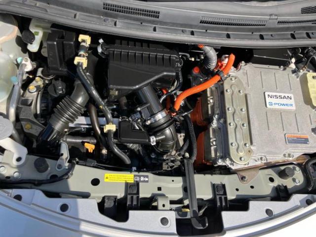 ノート ｅパワーＢ　衝突安全装置／車線逸脱防止支援システム／ＥＢＤ付ＡＢＳ／横滑り防止装置／アイドリングストップ／エアバッグ　運転席／エアバッグ　助手席／アルミホイール／パワーウインドウ／キーレスエントリー　盗難防止装置（54枚目）