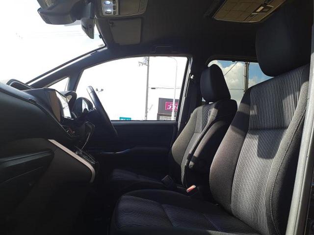 ヴォクシー ＺＳキラメキ２　新品タイヤ／保証書／社外　９インチ　ＳＤナビ／フリップダウンモニター　社外　１２．８インチ／デジタルインナーミラー／衝突安全装置／両側電動スライドドア／車線逸脱防止支援システム　衝突被害軽減システム（7枚目）