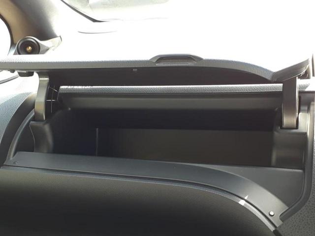 ヴォクシー ＺＳキラメキ２　新品タイヤ／保証書／社外　９インチ　ＳＤナビ／フリップダウンモニター　社外　１２．８インチ／デジタルインナーミラー／衝突安全装置／両側電動スライドドア／車線逸脱防止支援システム　衝突被害軽減システム（48枚目）