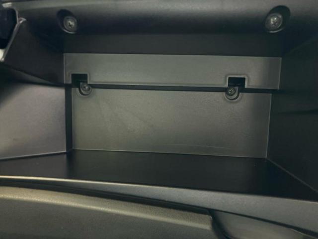 ＷＥＣＡＲＳでは各商談席に大型モニターをご用意しております！見やすい大画面でゆったりと全国の在庫をご覧いただけます！是非ご来店お待ちしております！