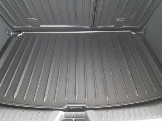 ＷＥＣＡＲＳでは各商談席に大型モニターをご用意しております！見やすい大画面でゆったりと全国の在庫をご覧いただけます！是非ご来店お待ちしております！