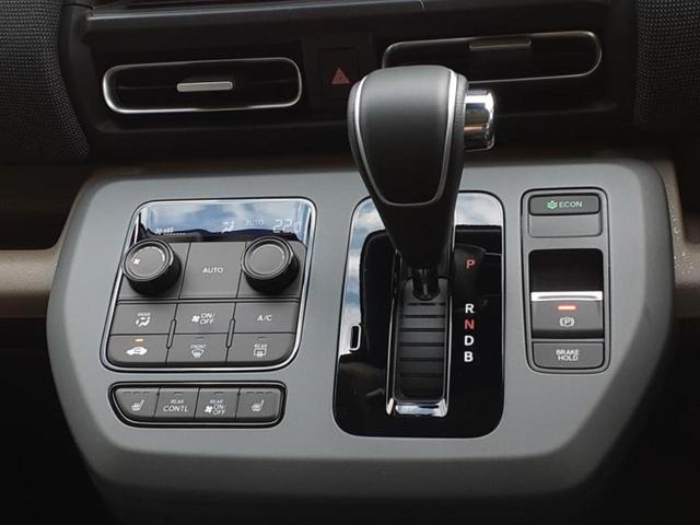 フリード ｅＨＥＶエアーＥＸ　保証書／純正　９インチ　メモリーナビ／ホンダセンシング／両側電動スライドドア／シートヒーター　前席／車線逸脱防止支援システム／パーキングアシスト　バックガイド／登録済未使用車　衝突被害軽減システム（17枚目）